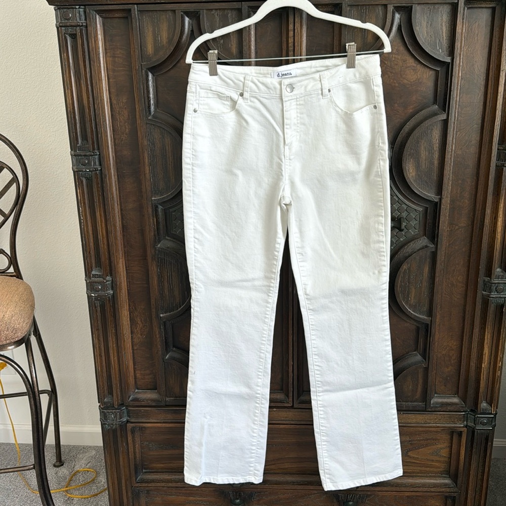 D.Jeans white jeans boot cut size 10 in great condition.